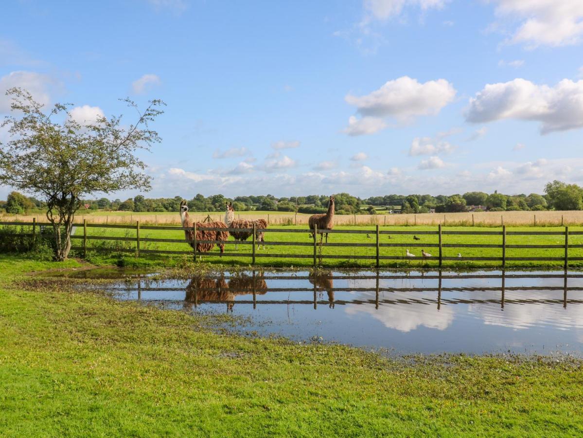 Chequer Stable Villa Brereton ภายนอก รูปภาพ