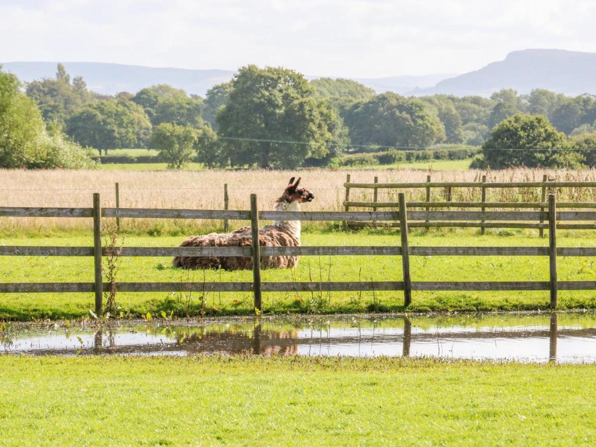 Chequer Stable Villa Brereton ภายนอก รูปภาพ